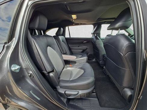 Used 2025 Toyota Highlander XSE AWD/4WD image 20
