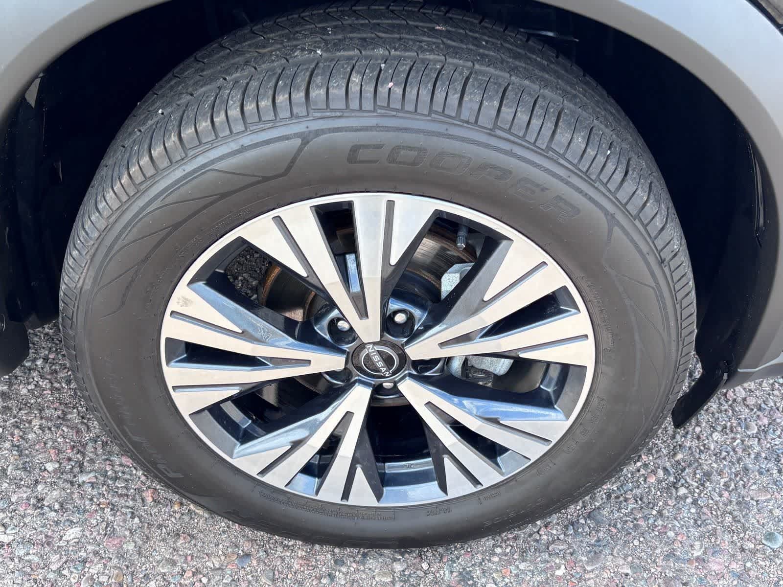 Used 2023 Nissan Rogue SV AWD/4WD image 12