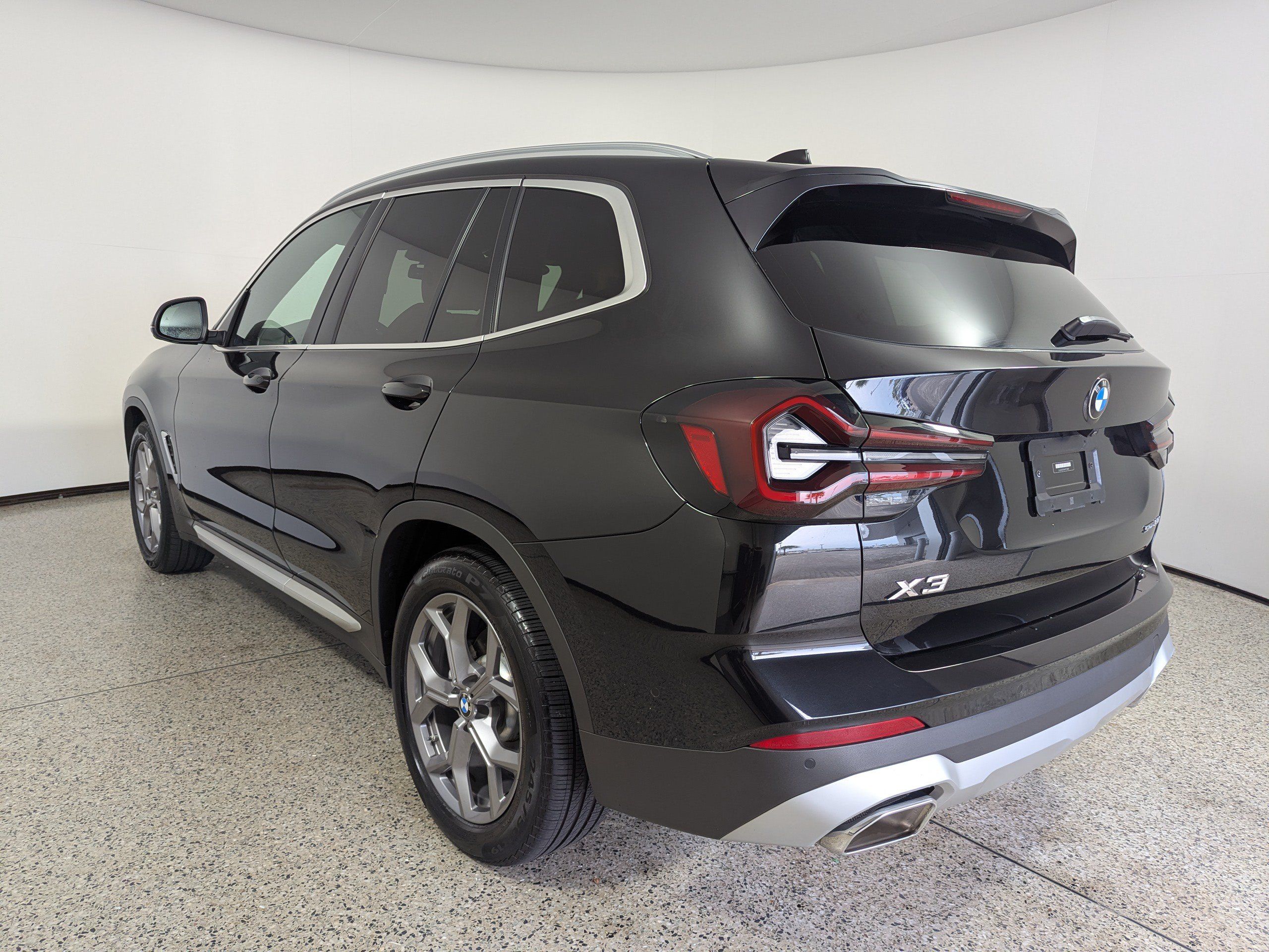 Used 2023 BMW X3 sDrive30i w/ Premium Package RWD image 5