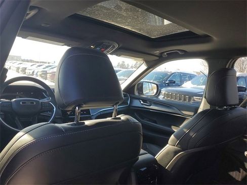 New 2025 Jeep Grand Cherokee L Altitude image 12