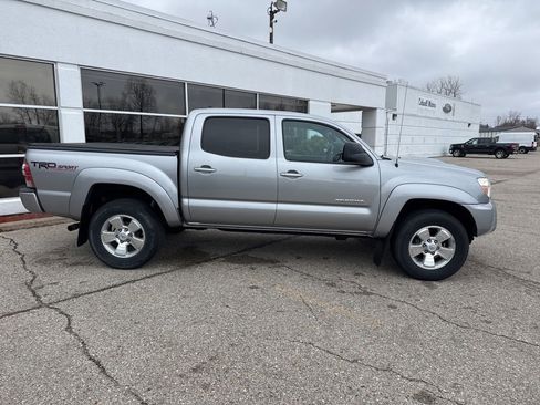 Used 2014 Toyota Tacoma 4x4 Double Cab w/ TRD Sport Package image 2