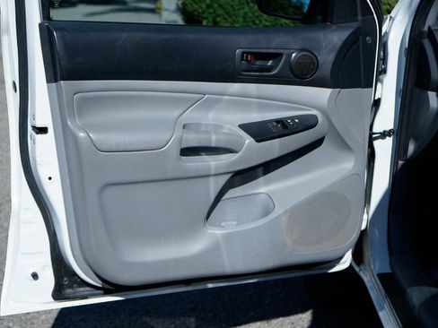 Used 2014 Toyota Tacoma 2WD Access Cab image 15