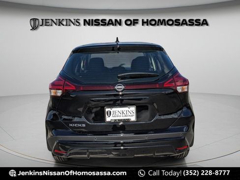 Certified 2025 Nissan Kicks Play S FWD image 5