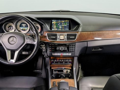 Used 2014 Mercedes-Benz E 350 4MATIC Sedan image 23