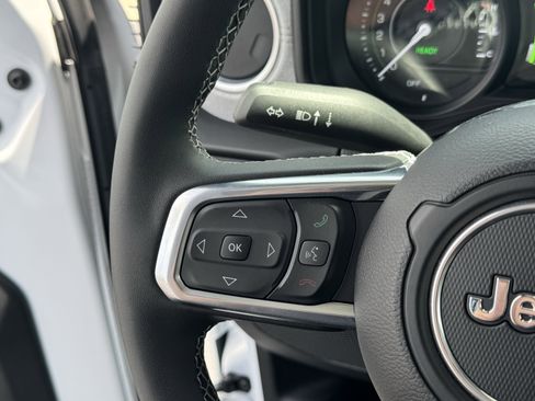 Used 2025 Jeep Wrangler Sahara w/ Safety Group image 19