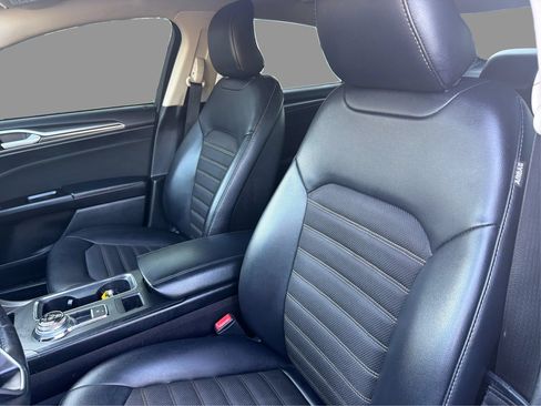 Used 2017 Ford Fusion SE w/ Equipment Group 201A FWD image 10