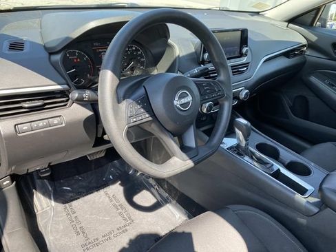 Used 2024 Nissan Altima 2.5 S FWD image 9