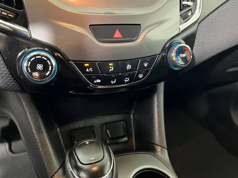 Used 2017 Chevrolet Cruze LT FWD image 19
