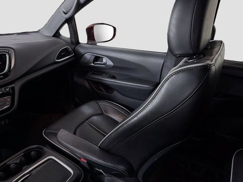 Used 2019 Chrysler Pacifica Limited w/ Advanced Safetytec Group FWD image 23