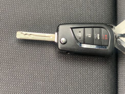 Used 2025 Toyota Corolla LE image 34