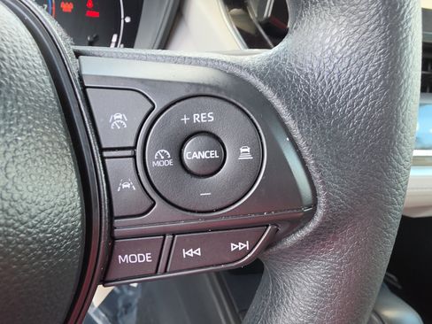 Used 2026 Toyota Corolla Cross L image 19