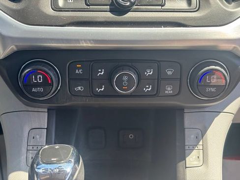 Used 2017 GMC Acadia SLE AWD/4WD image 16