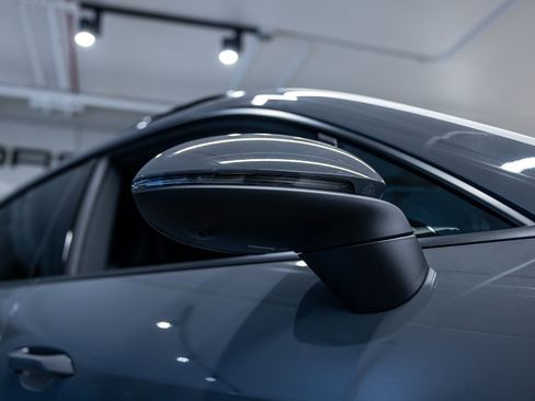Certified 2025 Porsche Macan Electric RWD image 18