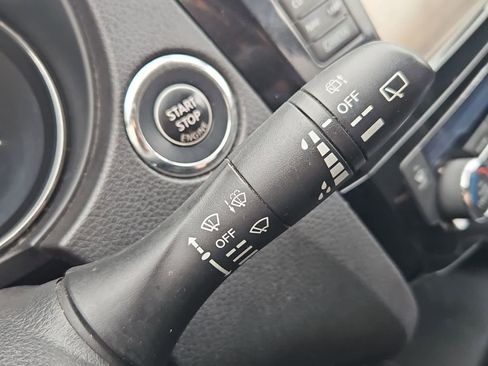 Used 2017 Nissan Rogue SL image 25