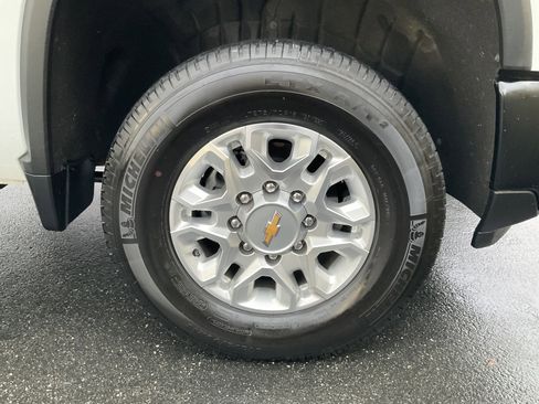 Used 2025 Chevrolet Silverado 3500 LT w/ Convenience Package image 13