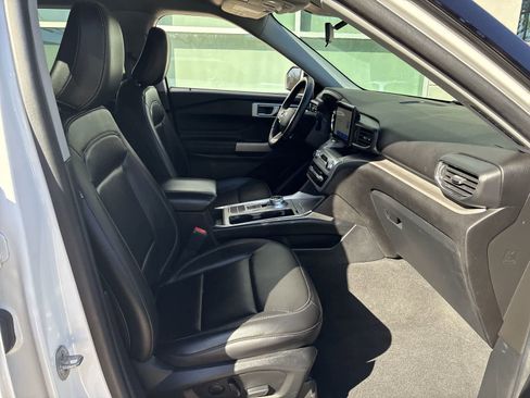Used 2022 Ford Explorer XLT w/ Equipment Group 202A image 13