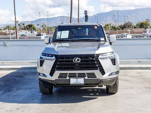 Used 2025 Lexus GX 550 w/ Cold Area Package AWD/4WD image 3