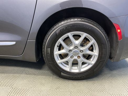 Certified 2020 Chrysler Pacifica Touring-L image 34