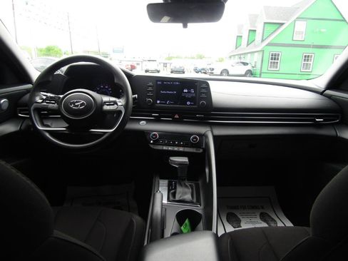 Used 2023 Hyundai Elantra SEL FWD image 13