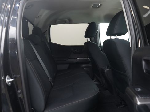 Used 2021 Toyota Tacoma SR5 w/ Trail Edition image 12