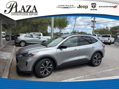 Used 2021 Ford Escape SE w/ SE Sport Appearance Package FWD image 1