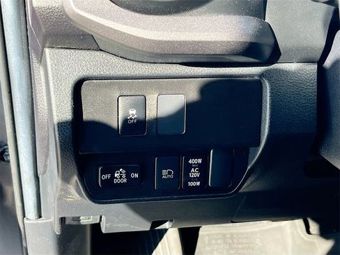 Used 2021 Toyota Tacoma TRD Off-Road image 10