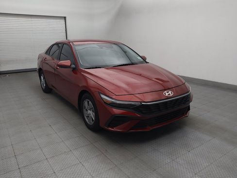 Used 2025 Hyundai Elantra SE FWD image 13