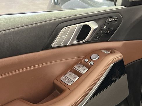 Used 2022 BMW X7 xDrive40i w/ M Sport Package image 15