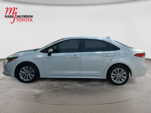 Used 2023 Toyota Corolla LE w/ LE Convenience Package FWD image 9