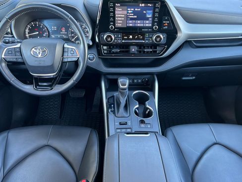 Used 2020 Toyota Highlander XLE image 10