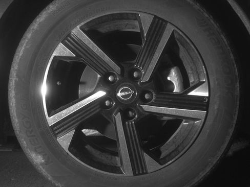 Used 2025 Nissan Sentra SV image 13