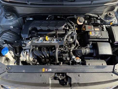 Used 2025 Hyundai Venue SEL FWD image 30