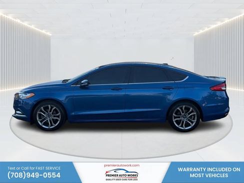 Used 2017 Ford Fusion SE w/ Equipment Group 201A FWD image 9
