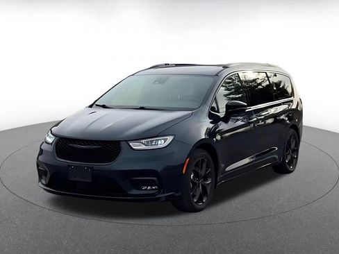 Used 2025 Chrysler Pacifica Limited FWD image 7