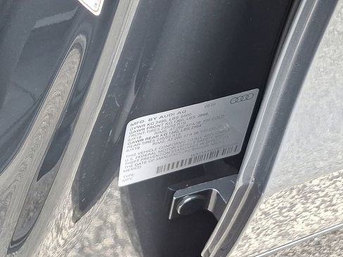 Used 2025 Audi Q5 Premium w/ Convenience Package image 10