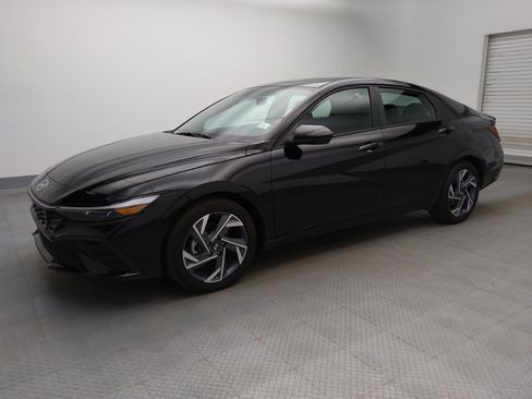Used 2025 Hyundai Elantra Sport FWD image 2
