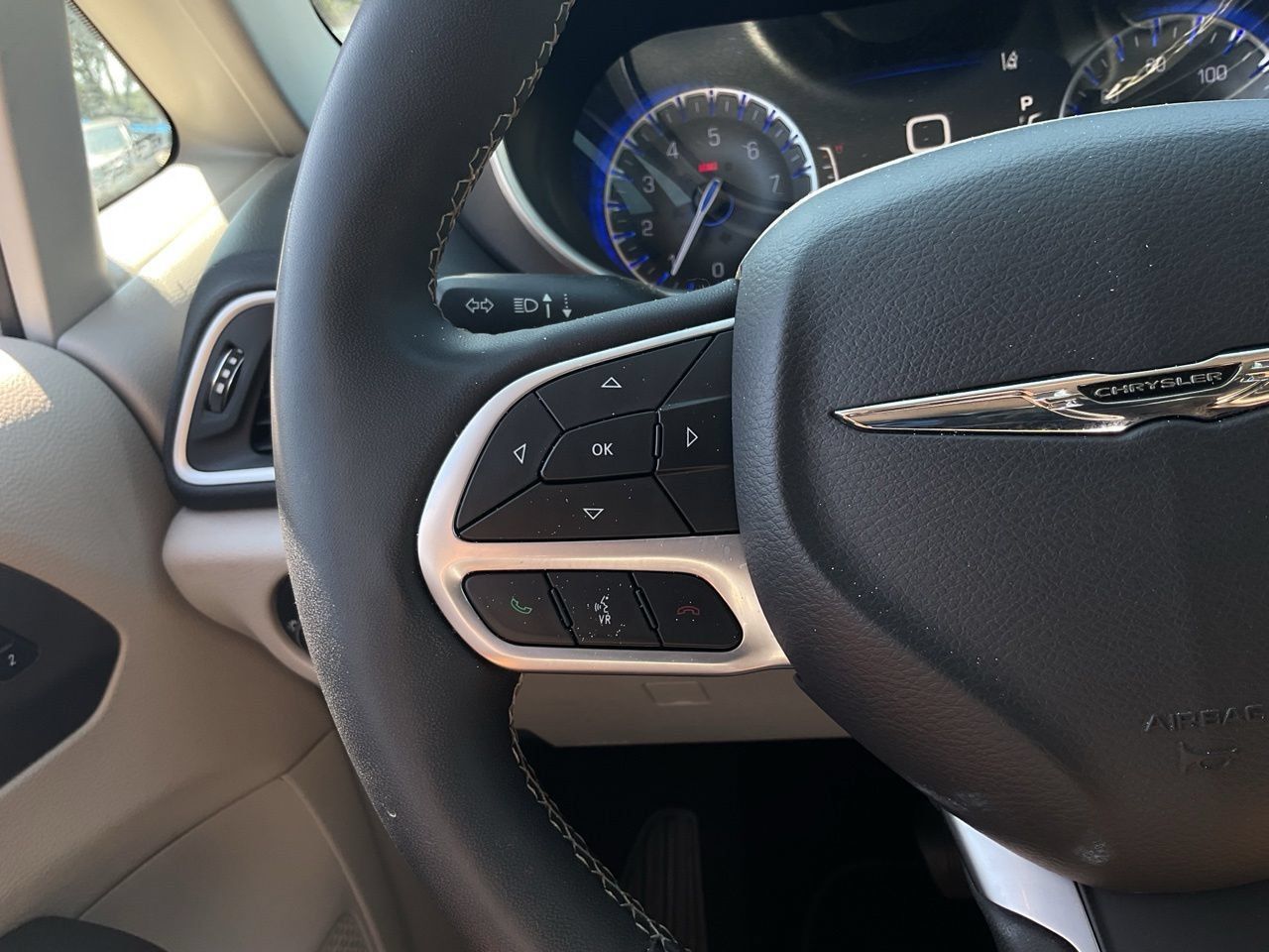 Used 2024 Chrysler Pacifica Touring-L FWD image 26