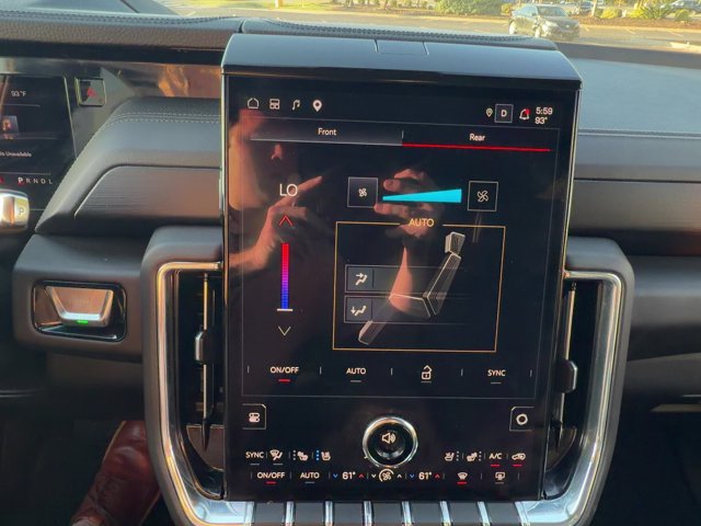 Used 2025 GMC Yukon XL Denali AWD/4WD image 32