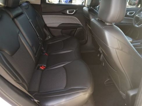 Used 2022 Jeep Compass Latitude FWD image 15
