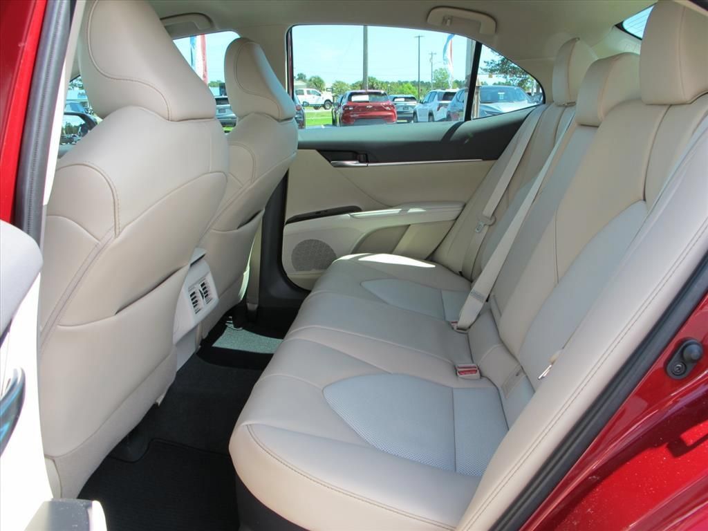Used 2020 Toyota Camry XLE FWD image 17