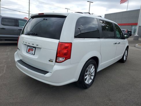 Used 2019 Dodge Grand Caravan SXT image 4