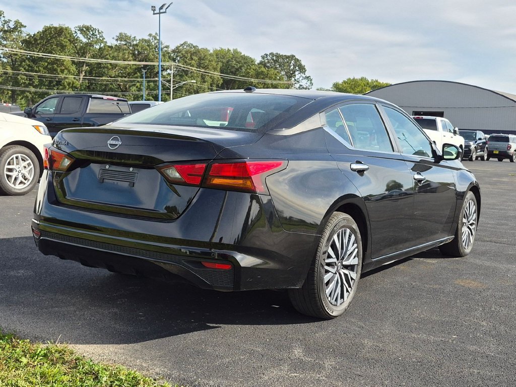 Used 2025 Nissan Altima 2.5 SV FWD image 6