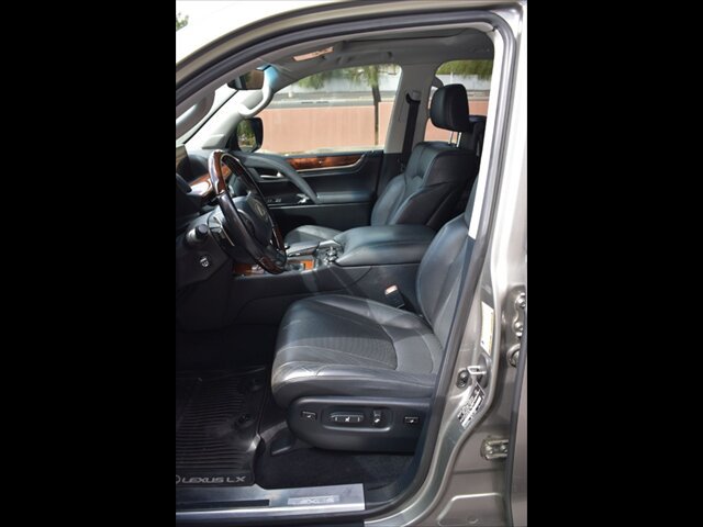 Used 2018 Lexus LX 570 4WD w/ Luxury Package image 17