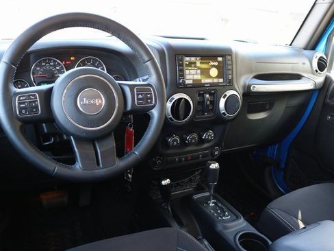 Used 2016 Jeep Wrangler Unlimited Rubicon w/ Connectivity Group image 13