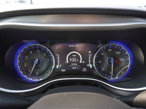 Used 2020 Chrysler Pacifica Touring-L Plus w/ Tire & Wheel Group FWD image 15