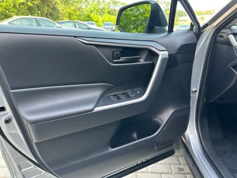 Used 2022 Toyota RAV4 LE image 14