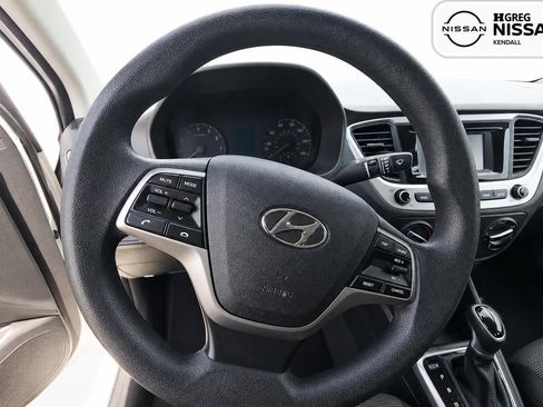 Used 2022 Hyundai Accent SE FWD image 9