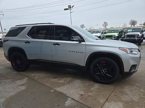 Used 2021 Chevrolet Traverse Premier w/ Redline Edition image 12