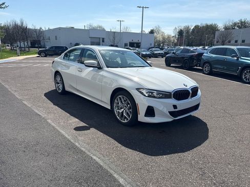 Certified 2025 BMW 330i xDrive Sedan w/ Convenience Package image 7