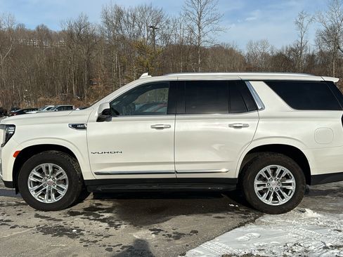 Used 2022 GMC Yukon SLT w/ SLT Premium Package image 7